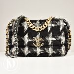 Sac Chanel 19 en tweed noir & blanc - Chanel Dressingment Votre
