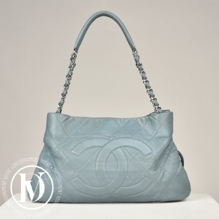 Cabas shopping en cuir caviar bleu ciel - Chanel