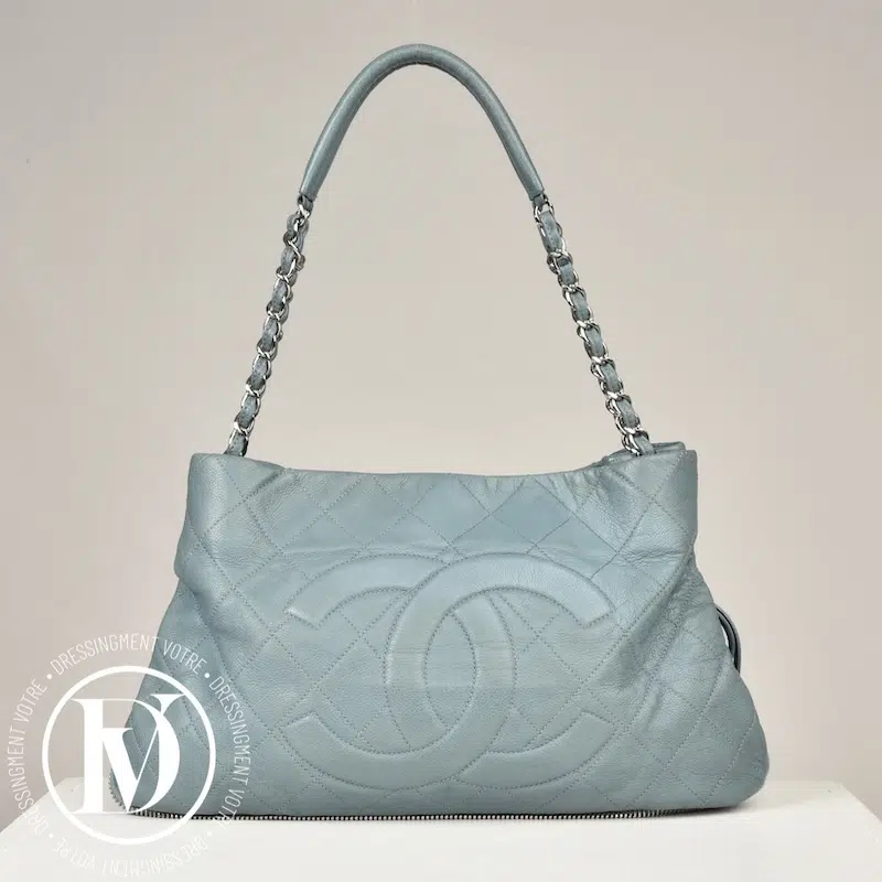 Cabas shopping en cuir caviar bleu ciel - Chanel Cabas shopping en cuir caviar bleu ciel - Chanel Dressingment Votre