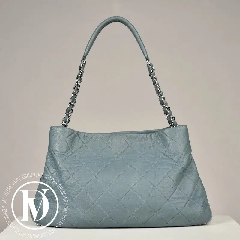 Cabas shopping en cuir caviar bleu ciel - Chanel Cabas shopping en cuir caviar bleu ciel - Chanel – Image 3