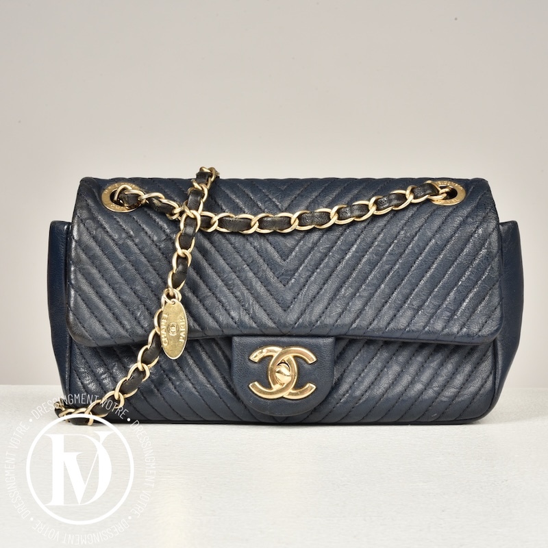 Sac chevrons en cuir bleu marine - Chanel Dressingment Votre