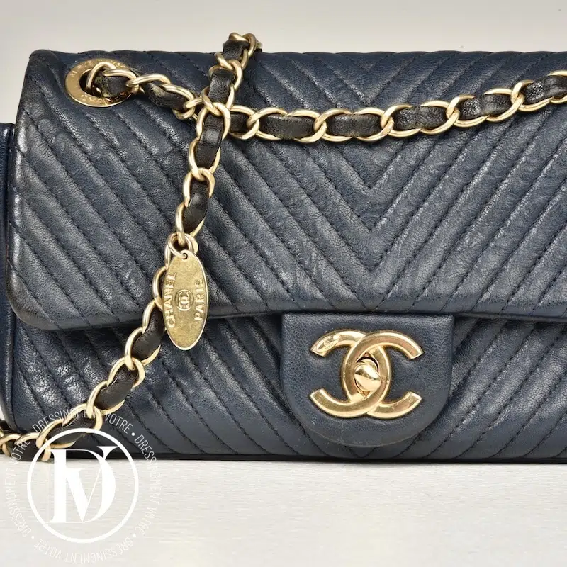 Sac chevrons en cuir bleu marine - Chanel Sac chevrons en cuir bleu marine - Chanel – Image 4
