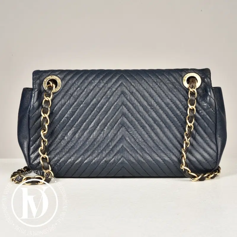 Sac chevrons en cuir bleu marine - Chanel Sac chevrons en cuir bleu marine - Chanel – Image 6
