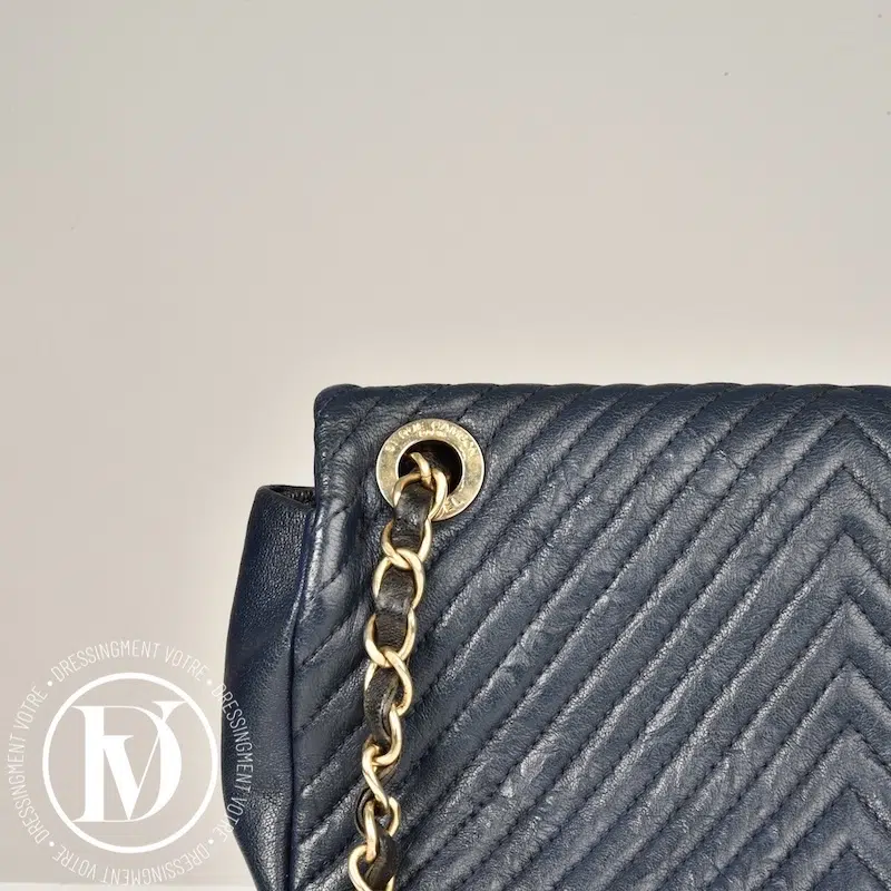 Sac chevrons en cuir bleu marine - Chanel Sac chevrons en cuir bleu marine - Chanel – Image 7