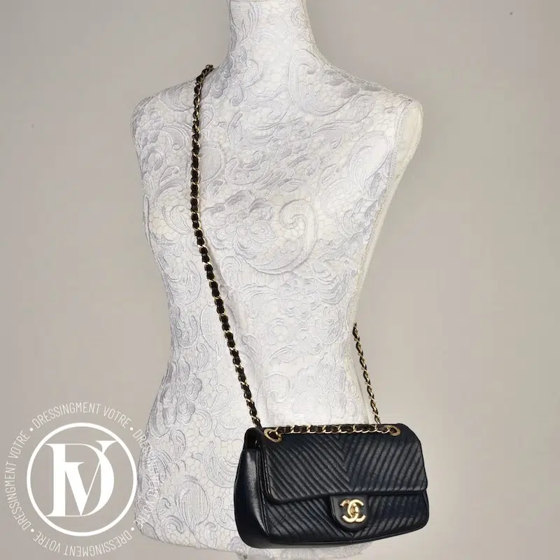 Sac chevrons en cuir bleu marine - Chanel Sac chevrons en cuir bleu marine - Chanel – Image 3