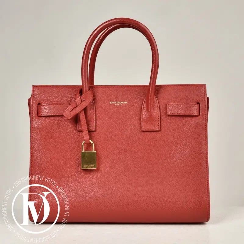 Sac de Jour baby en cuir grainé rouge - Saint Laurent site seconde main de luxe,friperie de luxe,marque de luxe pas cher,seconde main vetement de luxe,friperie haut de gamme en ligne Sac de Jour baby en cuir grainé rouge - Saint Laurent Dressingment Votre