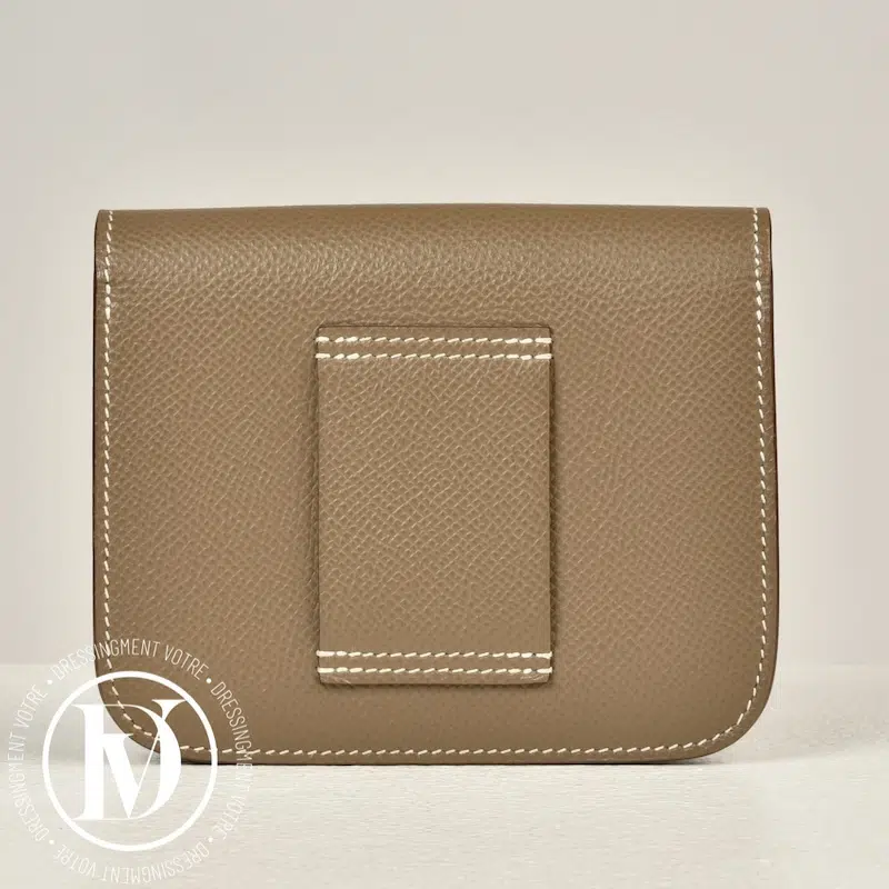 Pochette Constance Slim epsom étoupe - Hermès Pochette Constance Slim epsom étoupe - Hermès – Image 3