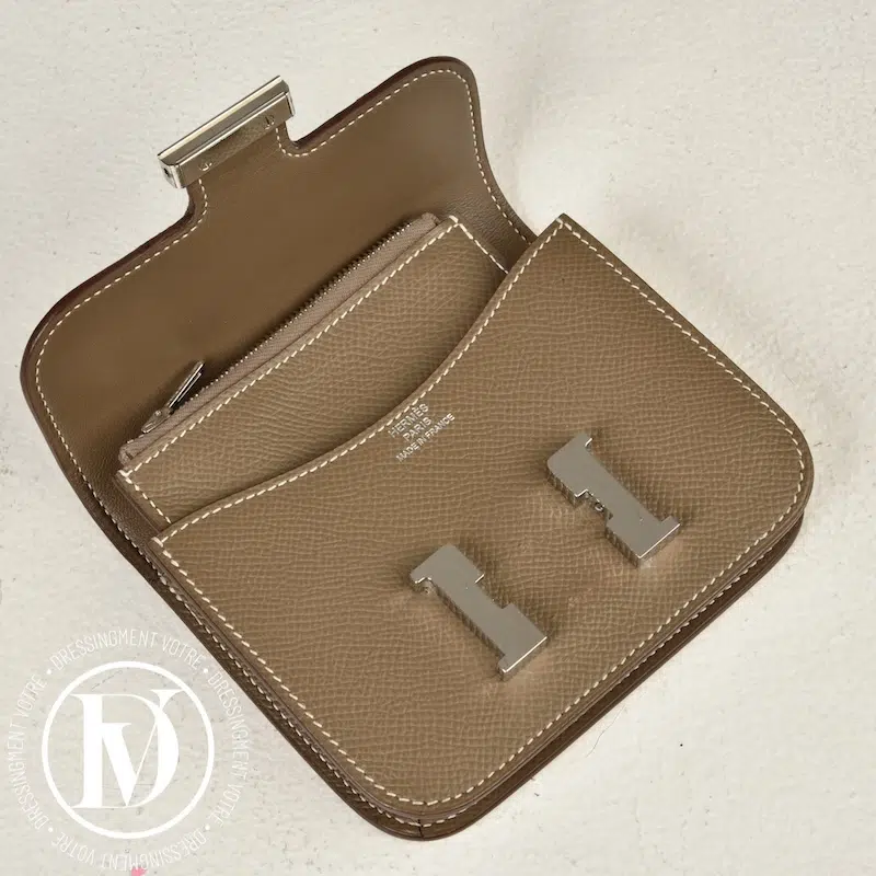 Pochette Constance Slim epsom étoupe - Hermès Pochette Constance Slim epsom étoupe - Hermès – Image 10