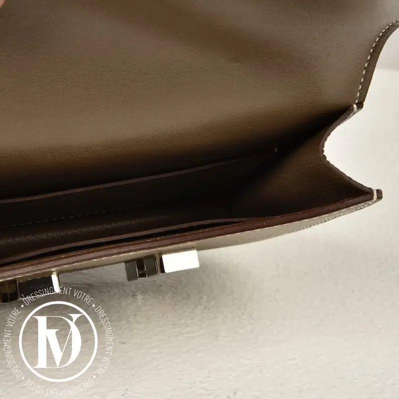 Pochette Constance Slim epsom étoupe - Hermès Pochette Constance Slim epsom étoupe - Hermès – Image 11