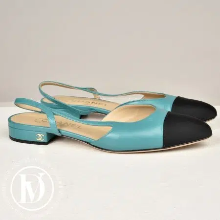 Slingback en cuir turquoise p.37 - Chanel