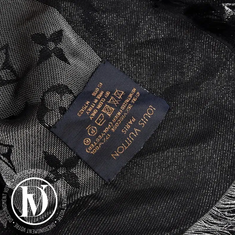 Châle 140 Monogram shine noir - Louis Vuitton Châle 140 Monogram shine noir - Louis Vuitton – Image 3