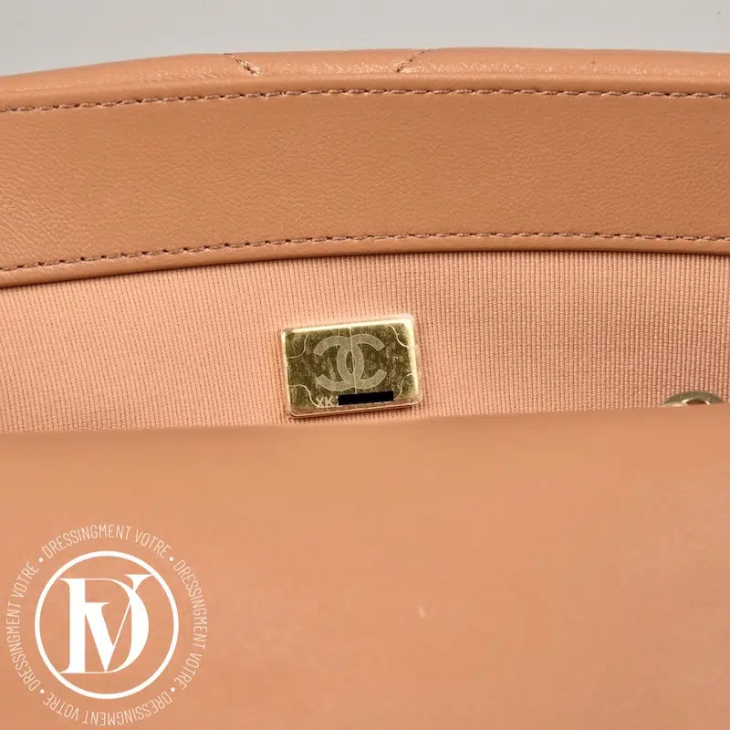 Sac Chanel 19 médium en cuir camel - Chanel Sac Chanel 19 médium en cuir camel - Chanel – Image 10
