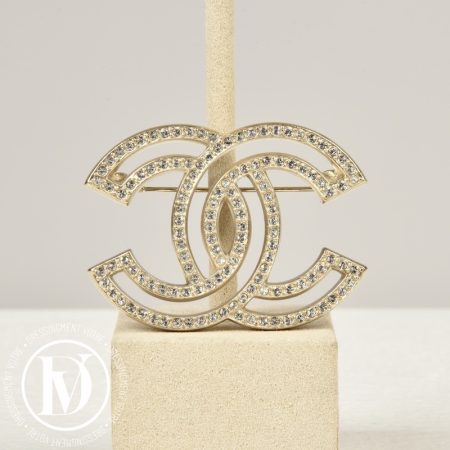 Broche CC métal champagne & strass - Chanel Dressingment Votre