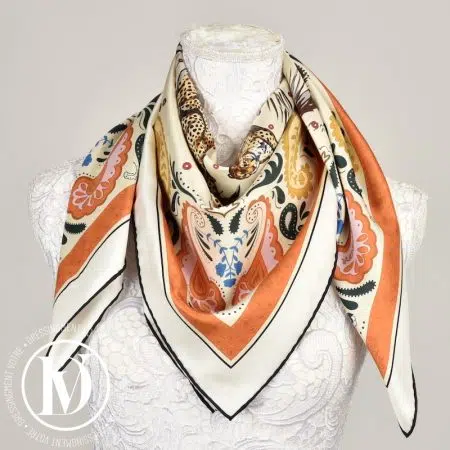 Accueil site seconde main de luxe,friperie de luxe,marque de luxe pas cher,seconde main vetement de luxe,friperie haut de gamme en ligne Carré 90 double face en soie "Guépards Bandana" - Hermès