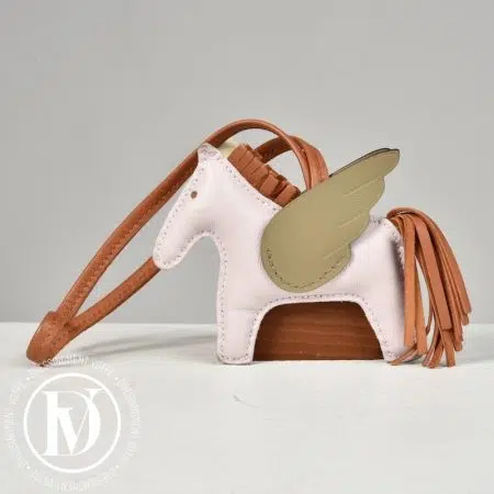 Accueil site seconde main de luxe,friperie de luxe,marque de luxe pas cher,seconde main vetement de luxe,friperie haut de gamme en ligne Accessoire de sac Rodéo PM Pégase en cuir - Hermès