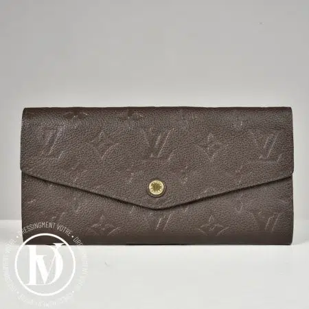 Accueil site seconde main de luxe,friperie de luxe,marque de luxe pas cher,seconde main vetement de luxe,friperie haut de gamme en ligne Portefeuille Sarah toile mono. empreinte marron - Louis Vuitton