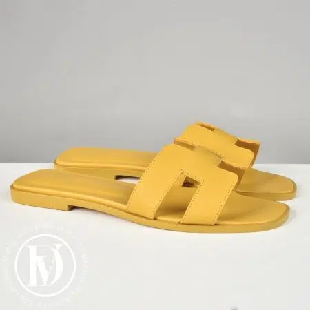 Mules Oran en cuir jaune p.37 - Hermès