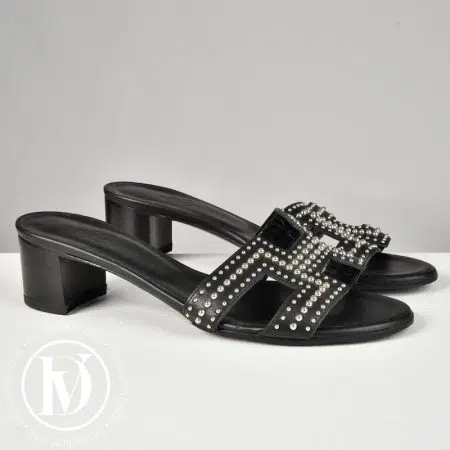 Mules Oasis en cuir noir clouté p.37 - Hermès