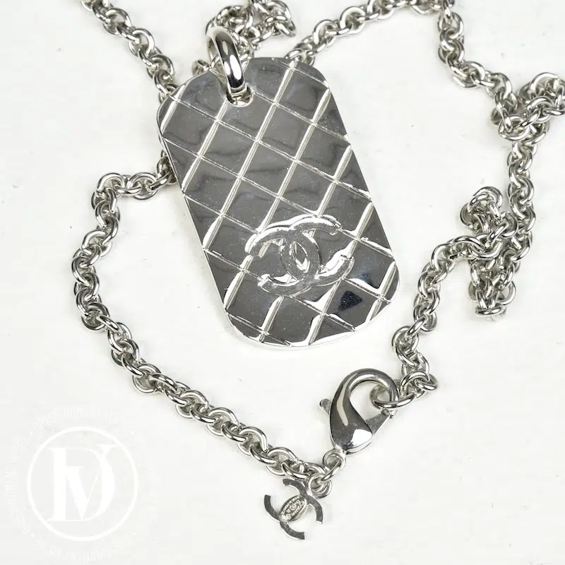 Collier médaille matelassée - Chanel Collier médaille matelassée - Chanel – Image 4