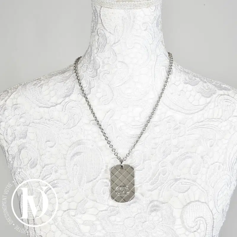 Collier médaille matelassée - Chanel Collier médaille matelassée - Chanel – Image 2
